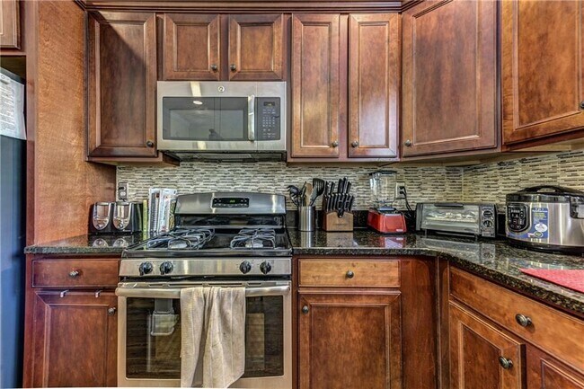 Building Photo - 1829 Sylvan Ridge Dr SW