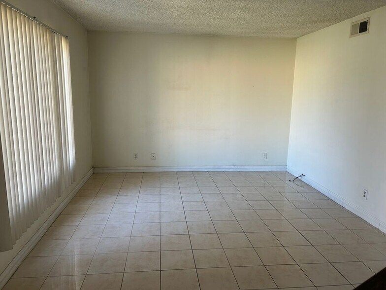 Building Photo - 773 Windwood Dr