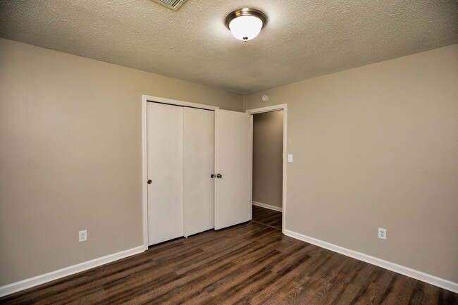 Building Photo - ** 4 Bed 2 Bath located in Ridgefield **Call 334-366-9198 to schedule a self tour