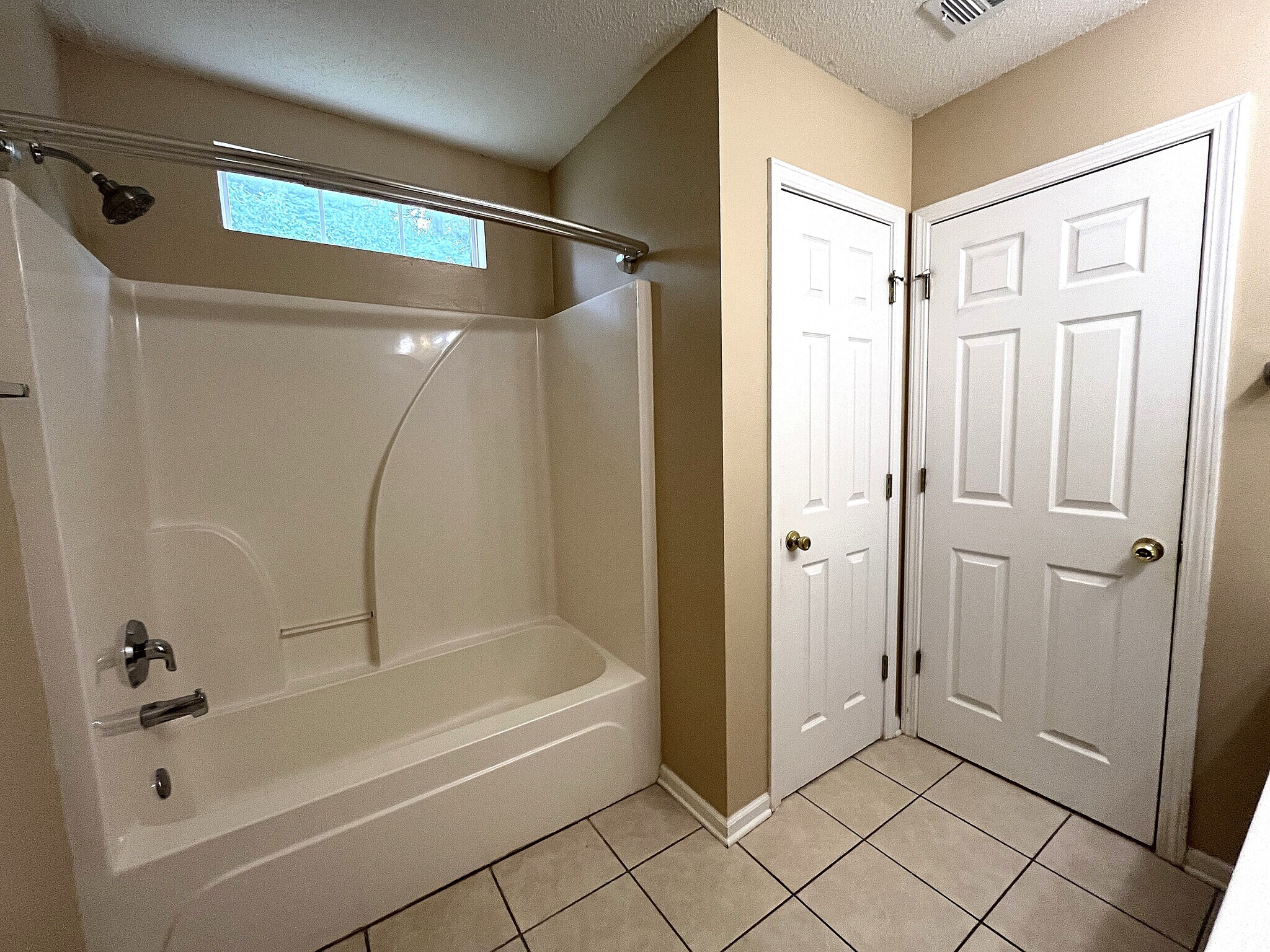 Building Photo - 485 Live Oak Walk