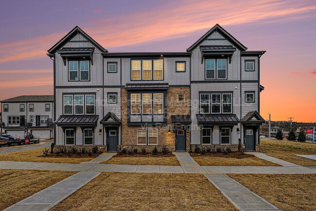 Building Photo - 2007 Hawksworth Ln