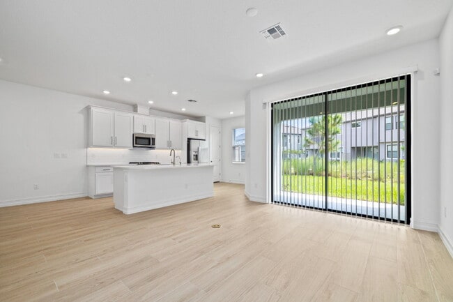 Building Photo - Estancia luxury 3-Bed Retreat in Wesley Ch...