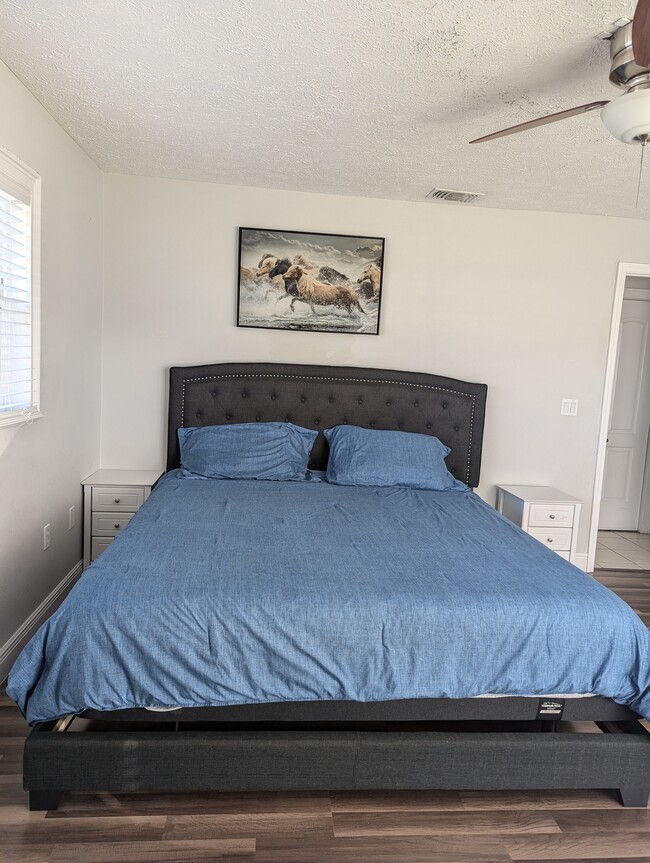 Master bedroom - 6712 Matanzas Dr