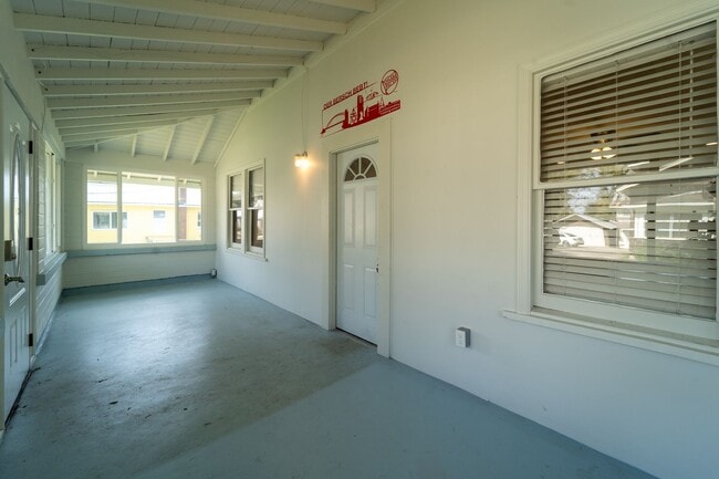 Building Photo - 3/1.5 Downtown St. Augustine Home