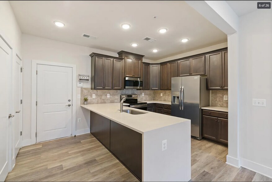 Building Photo - 613 Herndon Pky