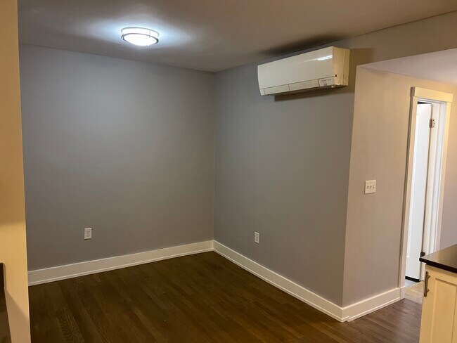 Building Photo - 27 N Margin St