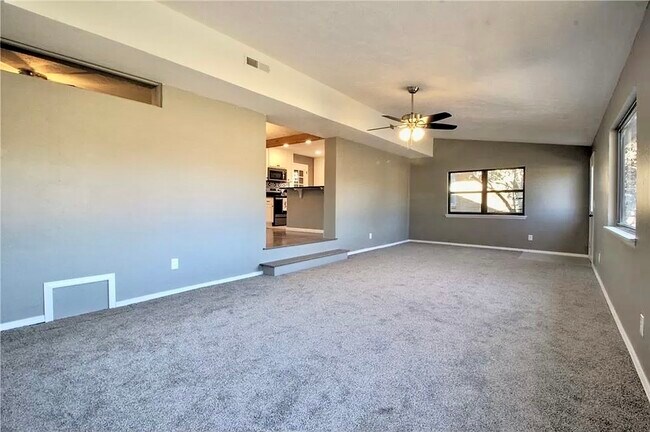 Building Photo - 10616 Greystone Ave