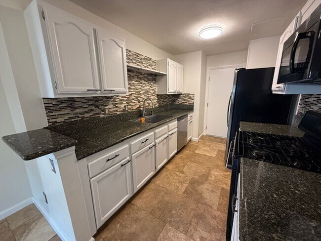 Building Photo - Upgraded 3-Bedroom Condo for Rent in Arleta!