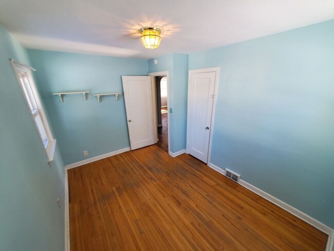 Building Photo - Available June 2025 - Beautifully Renovate...