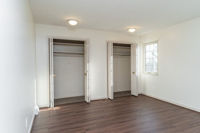 Building Photo - 2521 Woodmeadow Dr SE
