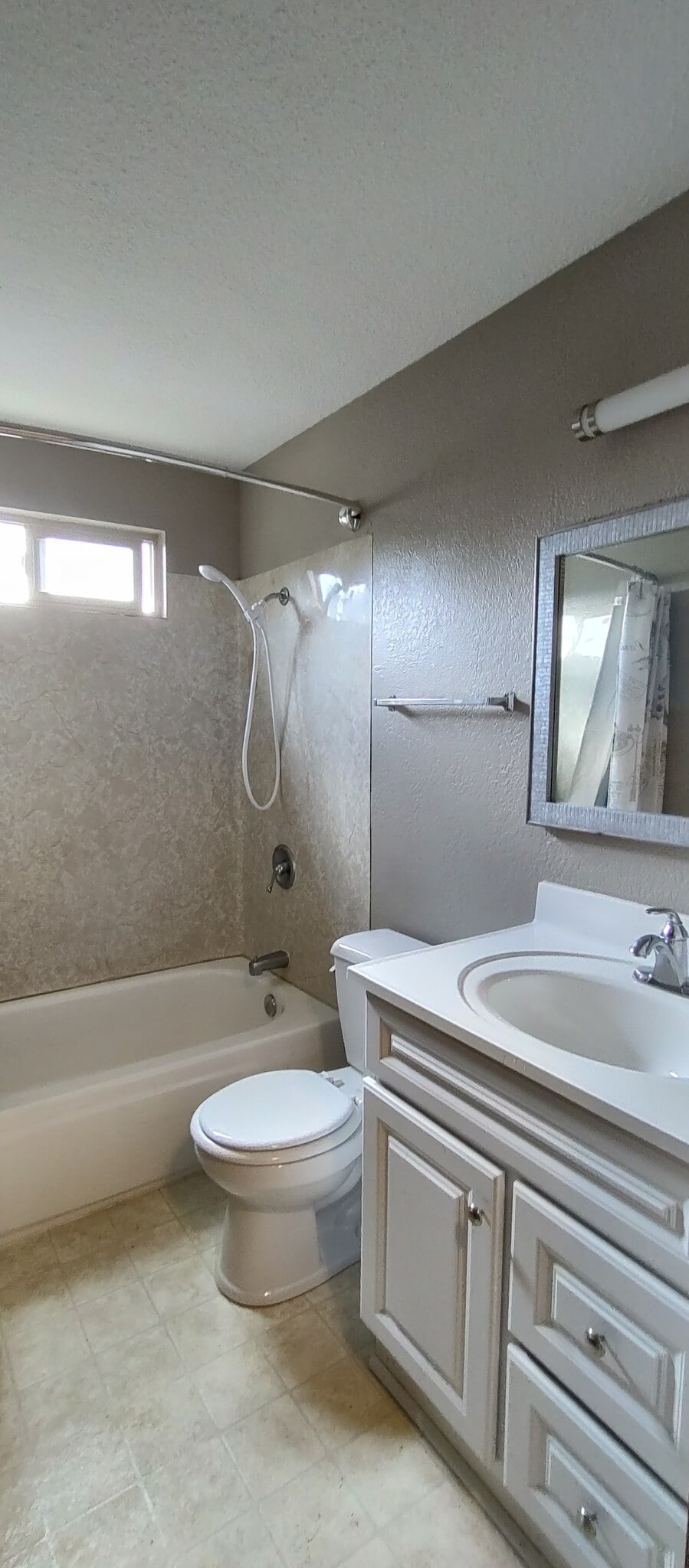 Tidy bathroom - 1307 Madison St