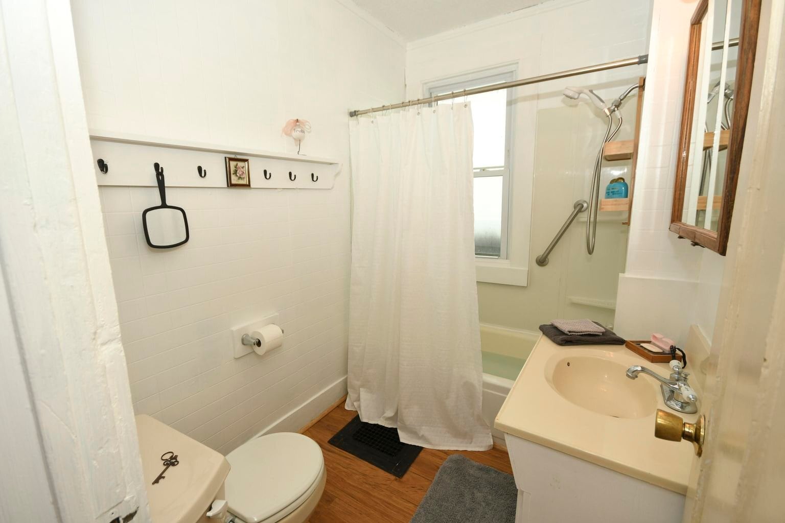 Building Photo - 18 Bridge St