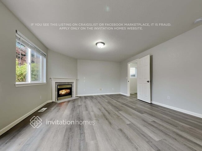 Building Photo - 7724 48th Loop SE