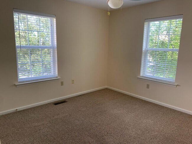 Building Photo - New Macungie Rental Listing