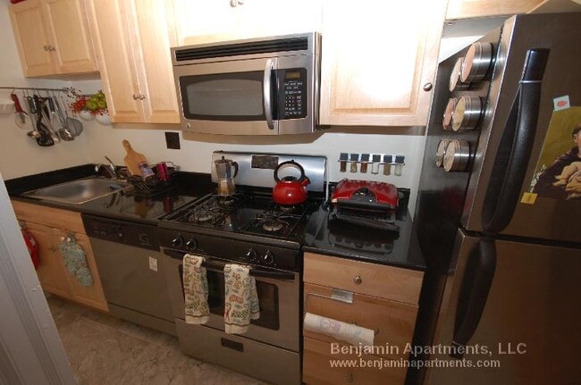 Building Photo - 1067 Beacon St