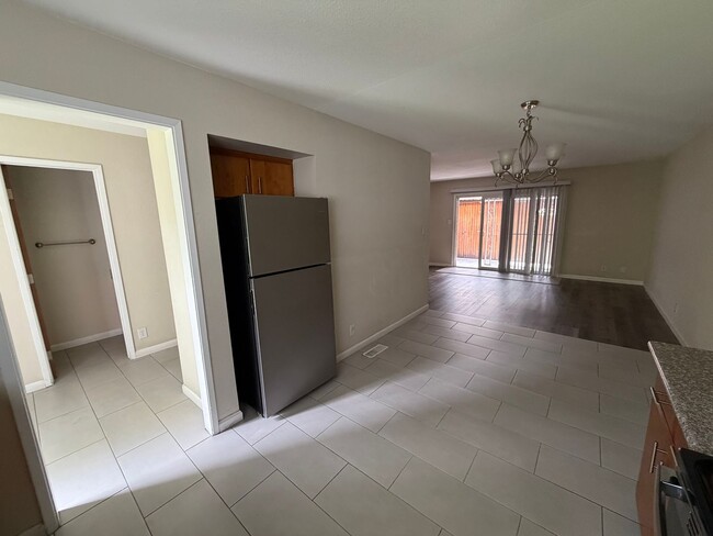 Building Photo - Central and updated 3 bedroom 1.5 bath tow...