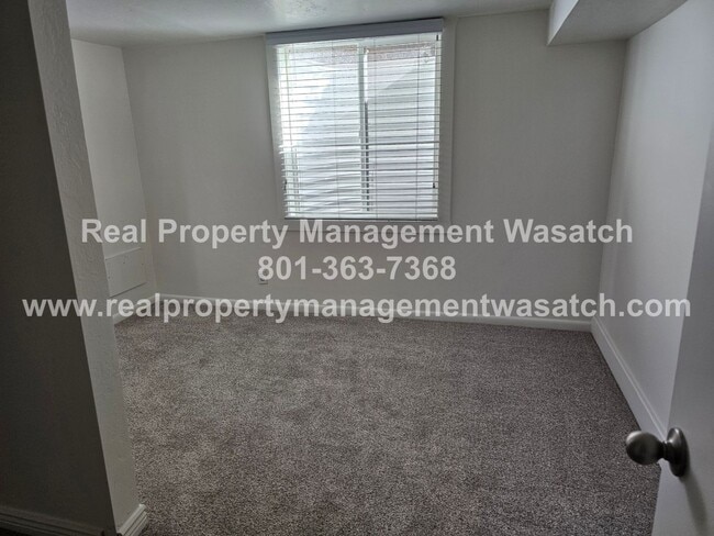 Building Photo - Check Out This 4 Bedroom 2 Bathroom Home in Salt Lake City!