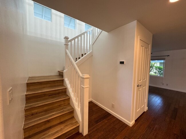 Building Photo - Stunning 4 Bedroom with 3 Bathroom Home in...