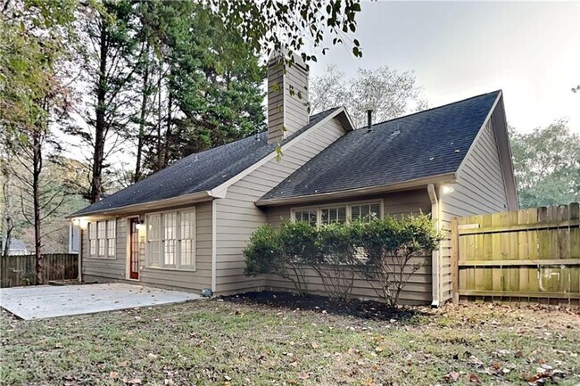 Building Photo - 2150 Lakeway Dr