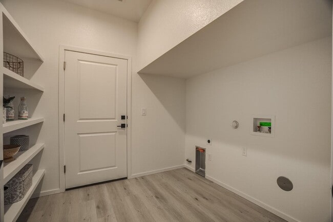 Building Photo - New Townhome in the Far NE Heights