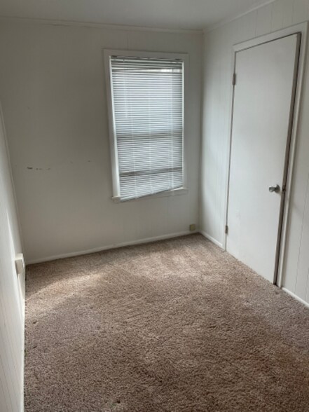 Building Photo - 601 E Kay St