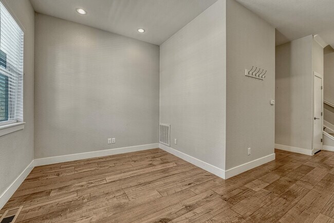 Building Photo - 534 S Lincoln St