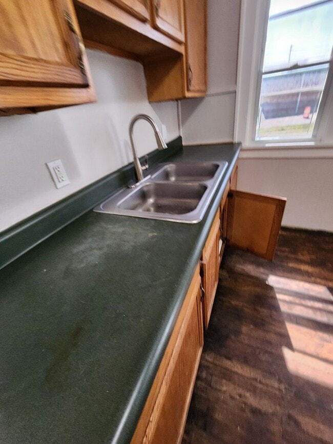 Building Photo - 3 Bedroom 1st Floor For Rent