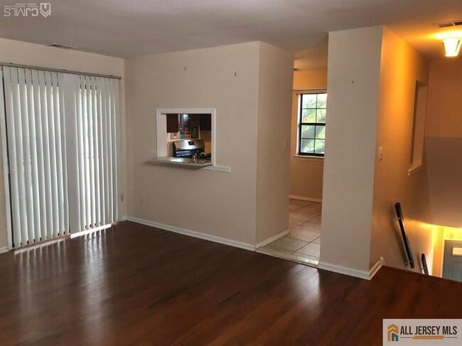 Building Photo - 501 Woodbridge Commons Way