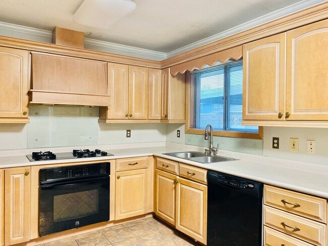 Building Photo - Charming 3 bed/2 bath home near Camellia B...