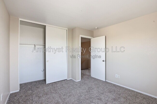 Building Photo - 5931 W Albeniz Pl