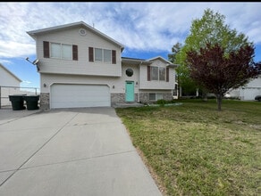 Building Photo - 854 Pioneer Ave