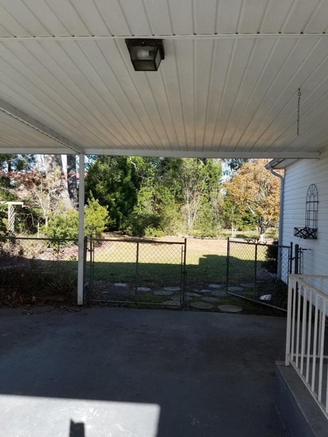 Building Photo - 3 bedroom 2 Bath Palmetto Street Florence ...