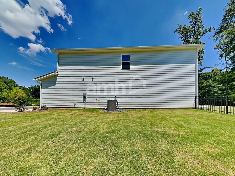 Building Photo - 6075 Rosemore Ln