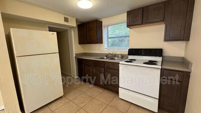 Building Photo - 2825 Moncrief Rd