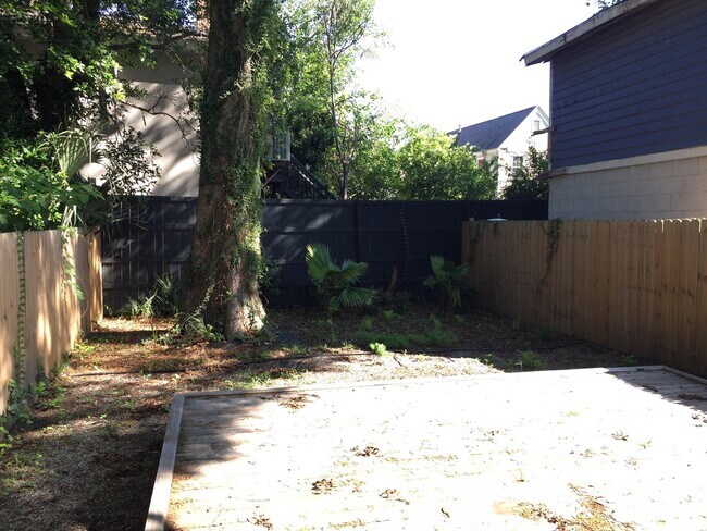 Building Photo - 2 Bedroom 1.5 Bath Apartment in Cannonborough - Downtown