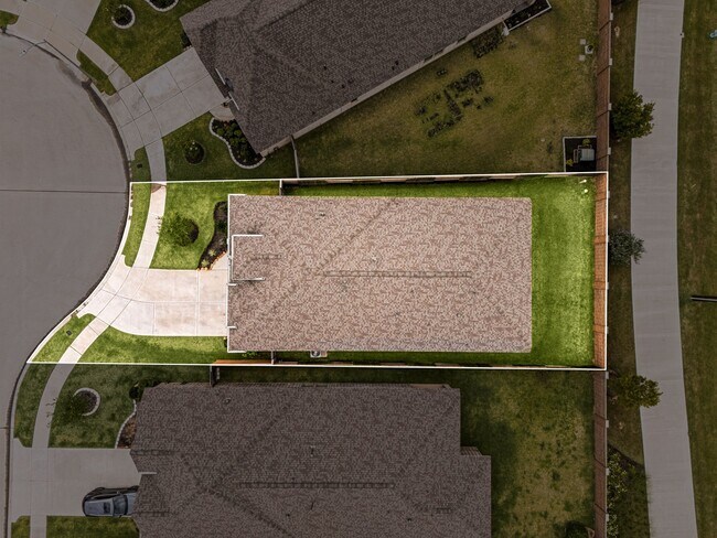 Building Photo - 8711 Hbr Pnes Dr