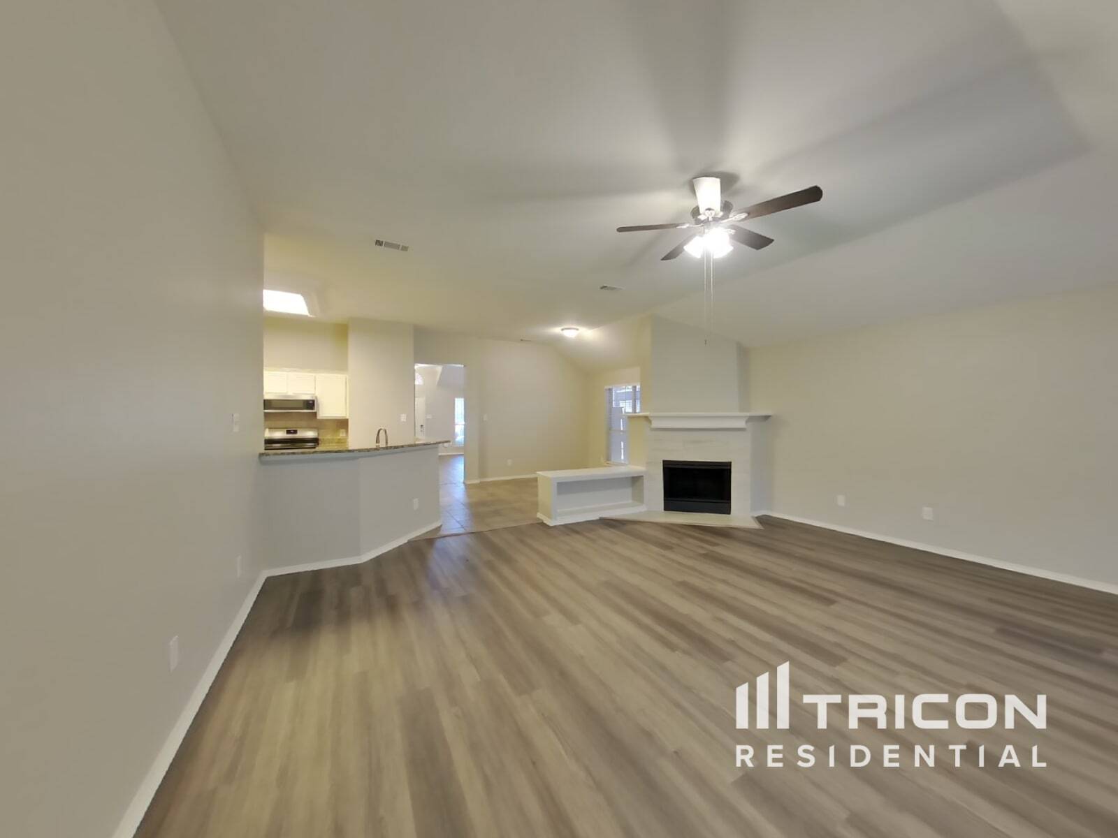 Building Photo - 834 San Jacinto Dr