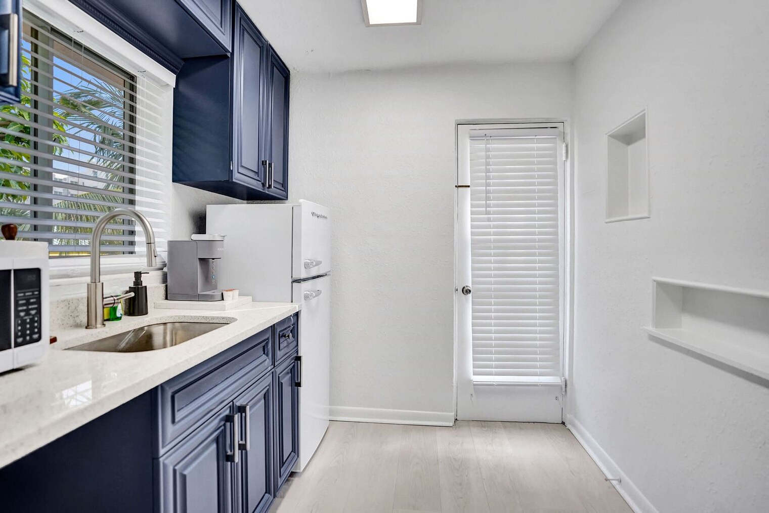 Building Photo - 101 Lucerne Ave