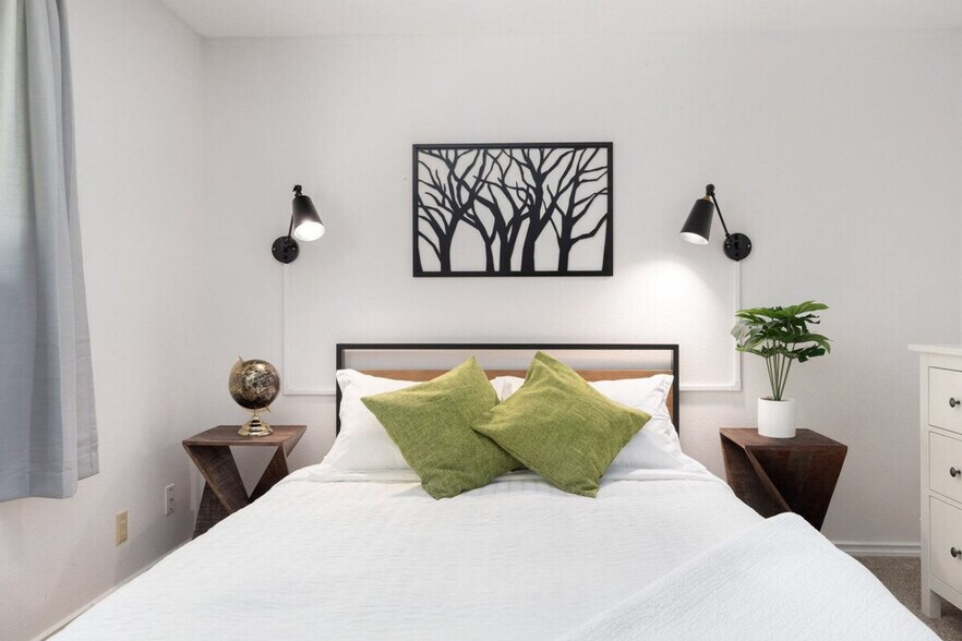 Building Photo - 804 N Main St