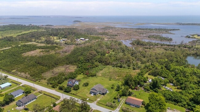 Building Photo - 3 Bed 2 Bath Marshallberg Home Available now