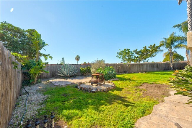 Building Photo - 11370 Travis Pl