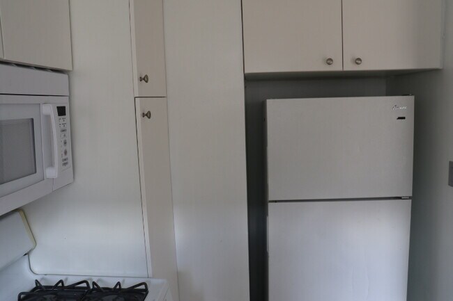 Kitchen - 21726 Snow Ave