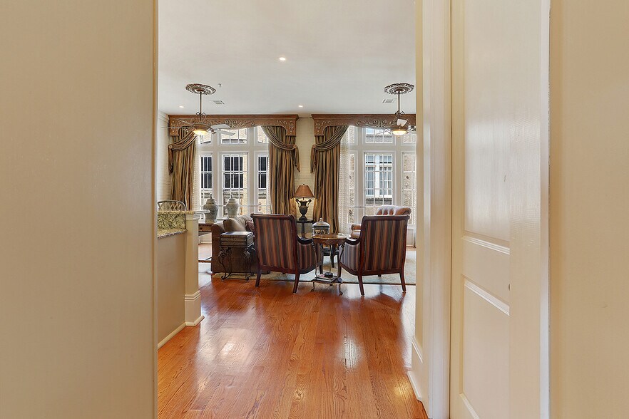 Building Photo - 531 Bienville St