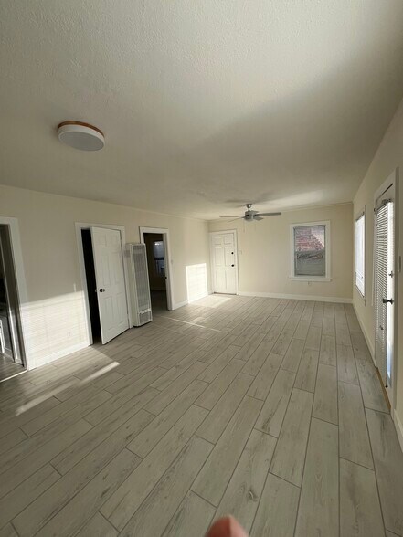 Building Photo - 3004 Highland Ave