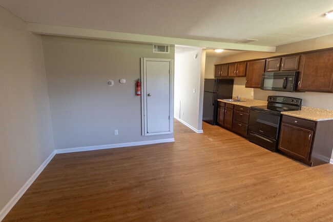 Building Photo - 105 N Garth Ave