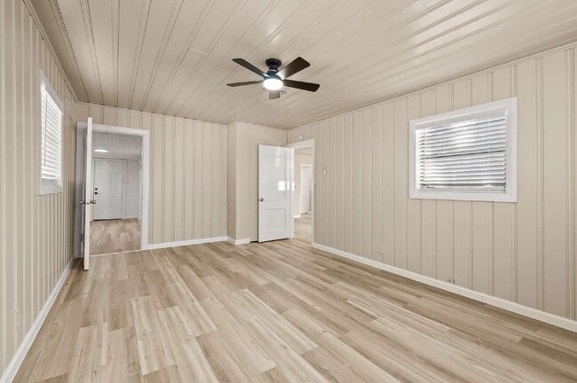 Building Photo - "Updated 4-Bedroom Gem in Fort Worth – Close to all things Ft Worth!"