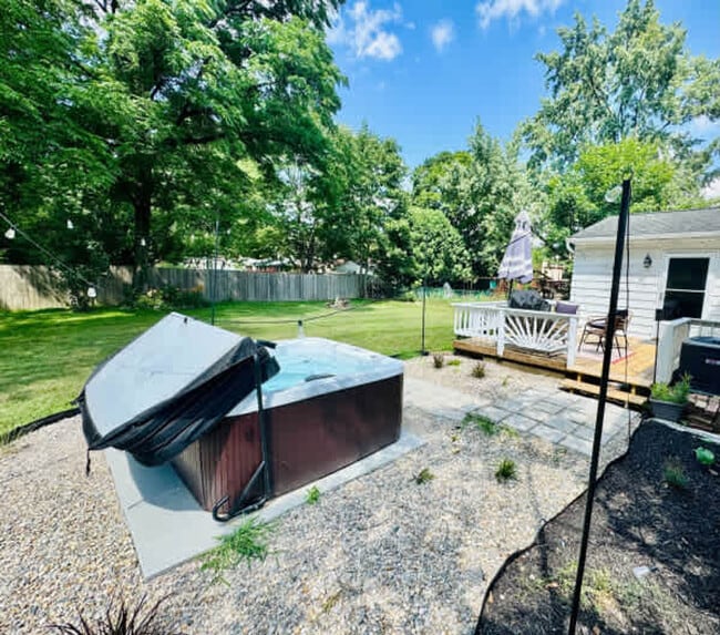 Building Photo - 670 Treeside Dr