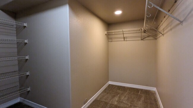 Building Photo - TWO STORY WITH FINISHED WALKOUT BASEMENT A...