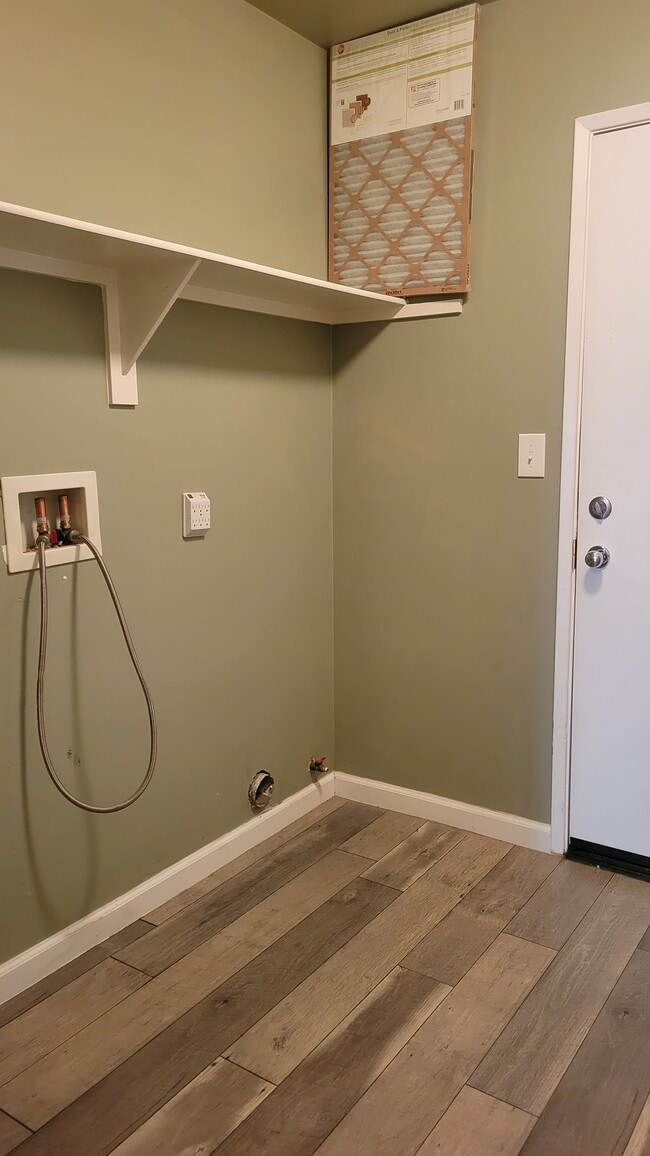 Building Photo - 32850 Sandalwood Ln