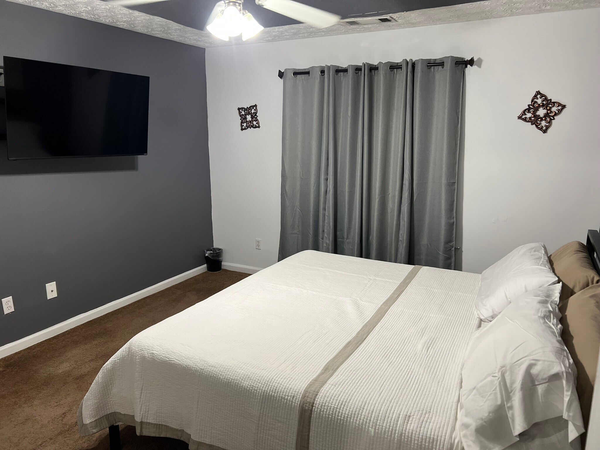 King bed with television - 105 Mills Lndg